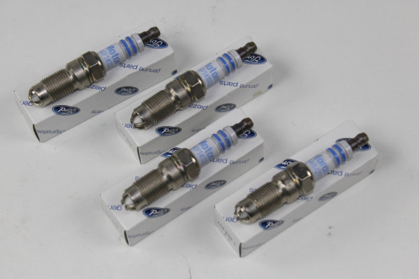 Zündkerzen 4 Stück 1,8 SCI Ford Mondeo MK3