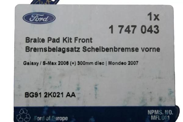 Bremsscheiben + Bremsbeläge vorne + hinten